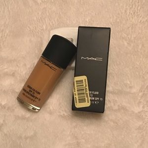 New MAC Studio Fix Fluid foundation NC30